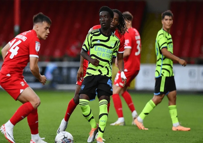 EFL Trophy Preview: Can Reading Maintain Premier League-Level Attack? Portsmouth's New Defensive Signings Show Promise-1