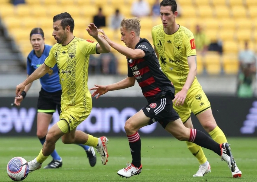 A-League Round 10: Can Melbourne City Reclaim Their Regular Season Crown? Wellington Phoenix's Efficient Chain Defense-2