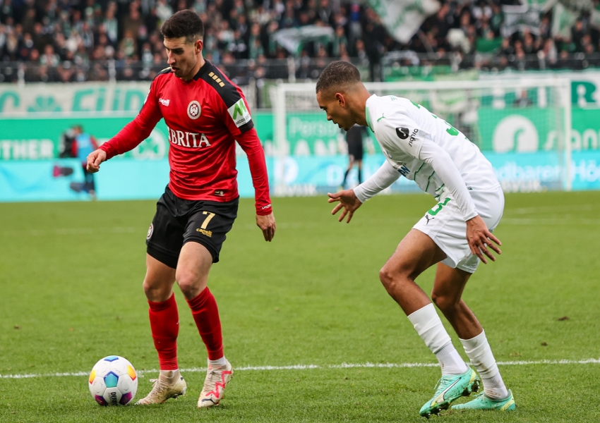 Bundesliga 2 Matchday 15: Hamburg's Thriving Football Scene, Can the Fans Be Happy? Kiel's Home Performance Needs Improvement-2