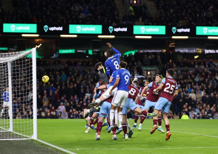 Premier League Round 18: Liverpool Embraces the Festive Spirit, Everton's Solid Defense Complete-2