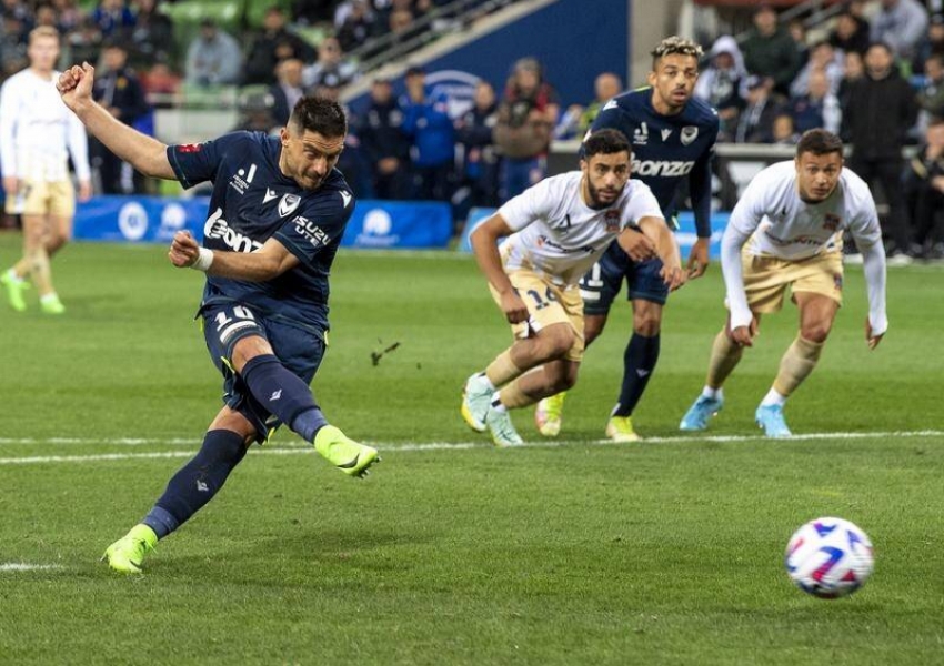 A-League Round 11: Melbourne Victory's Veteran Striker Shines, Brisbane Roar's Roar Turns to a Whimper-0