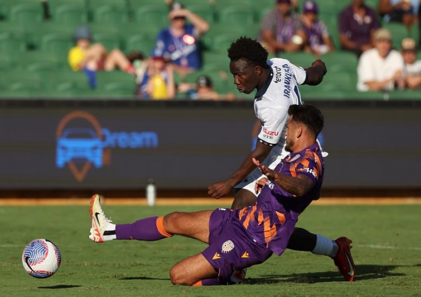 A-League Round 24: Adelaide United Cling to Final Hope, Western Sydney Wanderers Thrive on the Road-0
