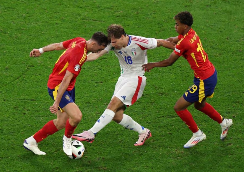 Italy's Tactical Misstep: A Fork-and-Knife Approach in Football Leads to Historical Humiliation; Inter Milan Stars Misplaced as New Toldo Emerges-2