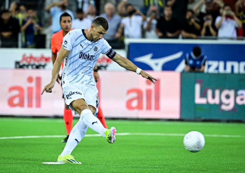 UEFA Champions League Qualifiers Round Two: Fenerbahçe's Offensive Strength and Defensive Weakness, Sparta Prague's Steady Control-1