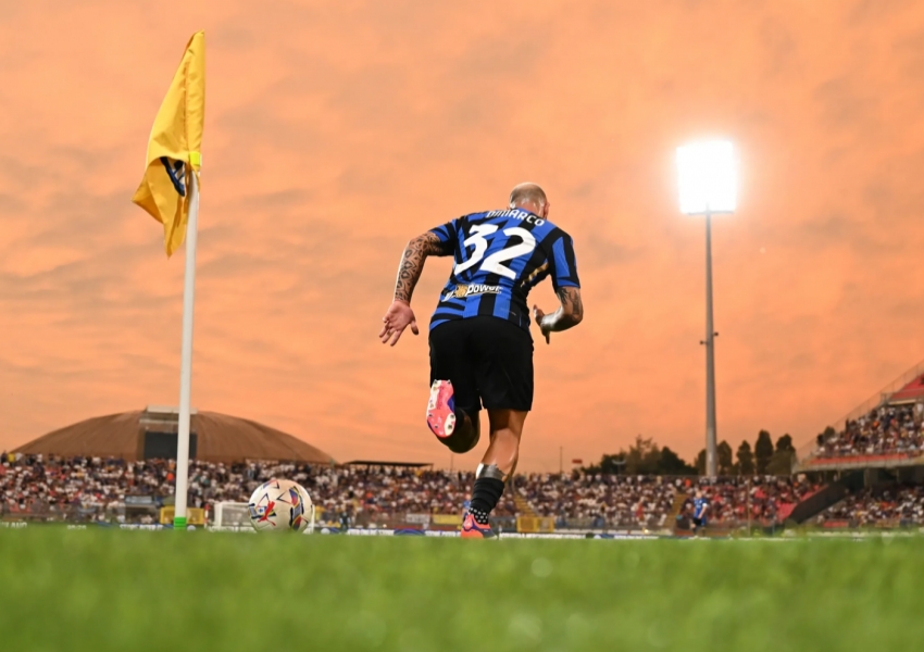 Inter Milan's Defeat to Al-Ittihad: Boos Reflect Demand for X-Factor, Two Stars Shine Amid Tactical Evolution-2