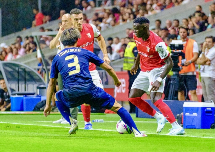 UEFA Europa League Third Qualifying Round: Atypical Ajax Progresses Steadily, Braga Adapts with Flexibility-2