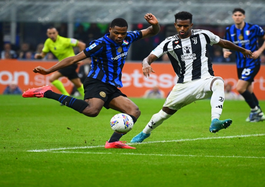 Inter's Dual-Faced Wingback Denzel Dumfries: Offensive Strengths Paired with Defensive Weaknesses-1