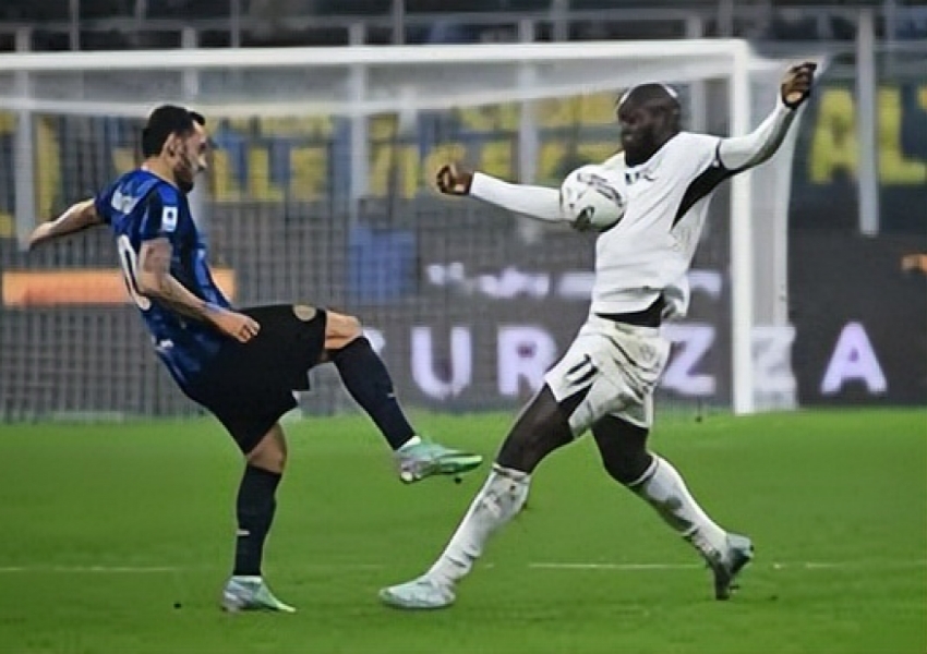 Inter Milan's Grand Ambitions: Topping Serie A, Securing Top Eight in Champions League, and February's Decisive Battle for the Scudetto-1