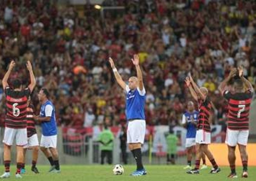 Ronaldo Supports, 4-3 Farewell! 42-Year-Old Adriano Cries Like a Baby: AI Synthesized Message from Late Father-1