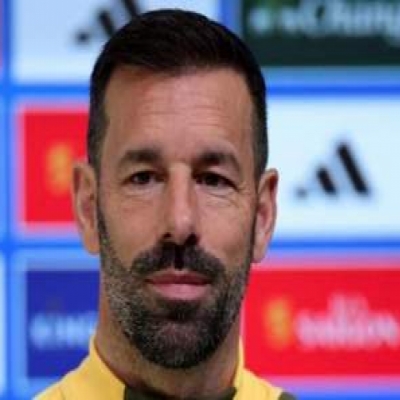 Seven Consecutive Losses in the Premier League: Van Nistelrooy Lashes Out Amid Dressing Room Tensions and Boardroom Frustrations