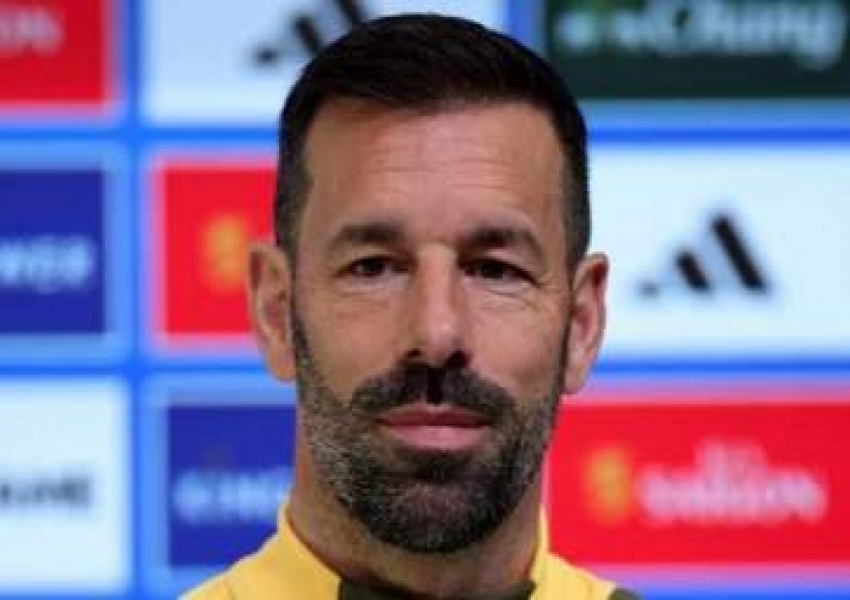 Seven Consecutive Losses in the Premier League: Van Nistelrooy Lashes Out Amid Dressing Room Tensions and Boardroom Frustrations-0