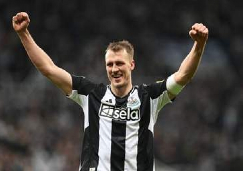 Premier League’s 32-Year-Old Cinderella Story: From Broken Finger at 13 to International Glory!-0