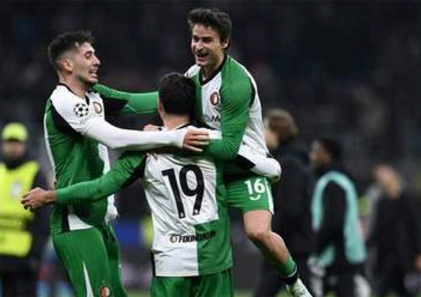 Silver-Haired Van Persie Makes Champions League Debut as Feyenoord Boss: Chasing First Goal and First Victory-1