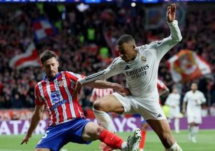Vinícius Jr. Misses Crucial Penalty as Atlético Fans Erupt – Bellingham Offers Consolation in Madrid Derby Thriller-1