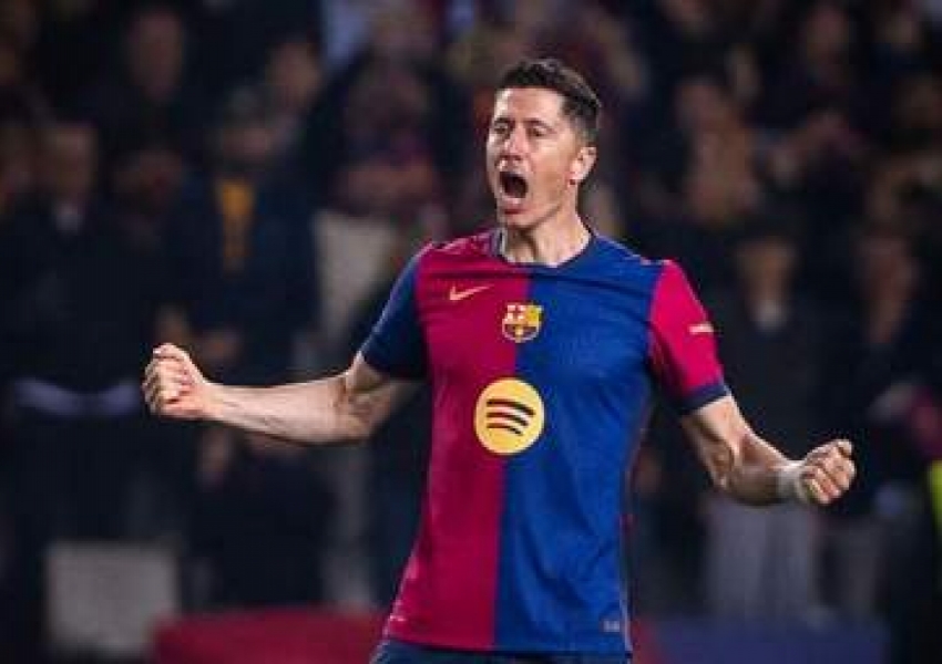 Lewandowski Erupts with 18-Minute Brace: 40 Goals, Record-Breaking Madness, and 50,000 Fans in Rapture-0