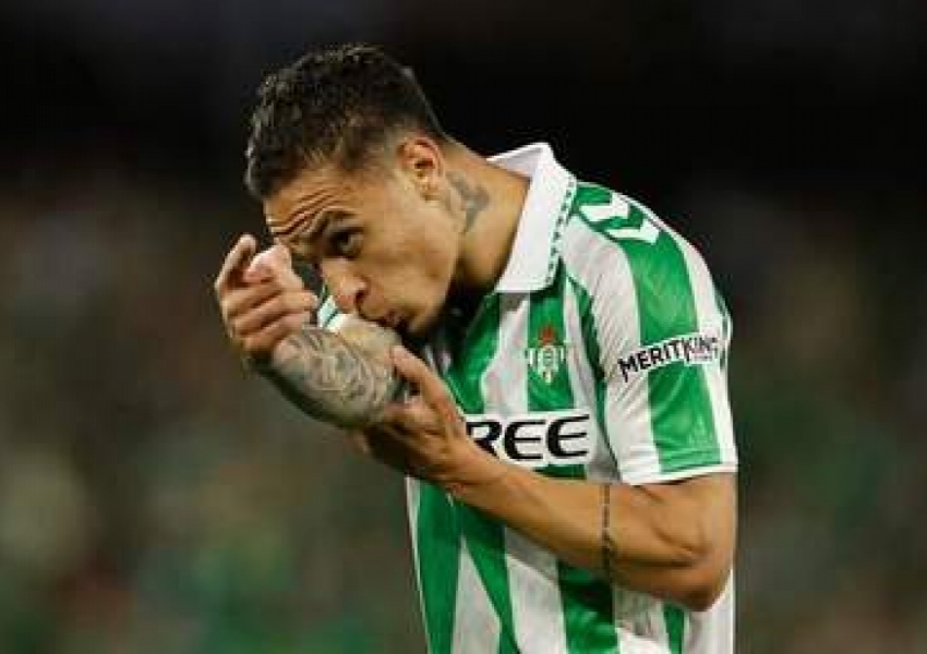 Fire Sale for the Forgotten Star: Man United Willing to Sell Antony at 60% Discount, But Betis Can Only Afford a Loan-0
