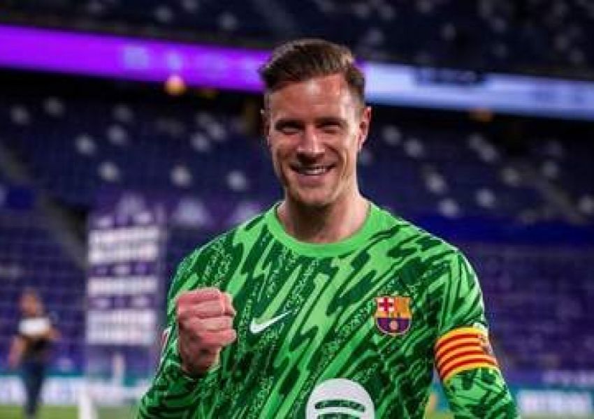 Ter Stegen's Future in Doubt as Barcelona Plans Goalkeeping Overhaul-2